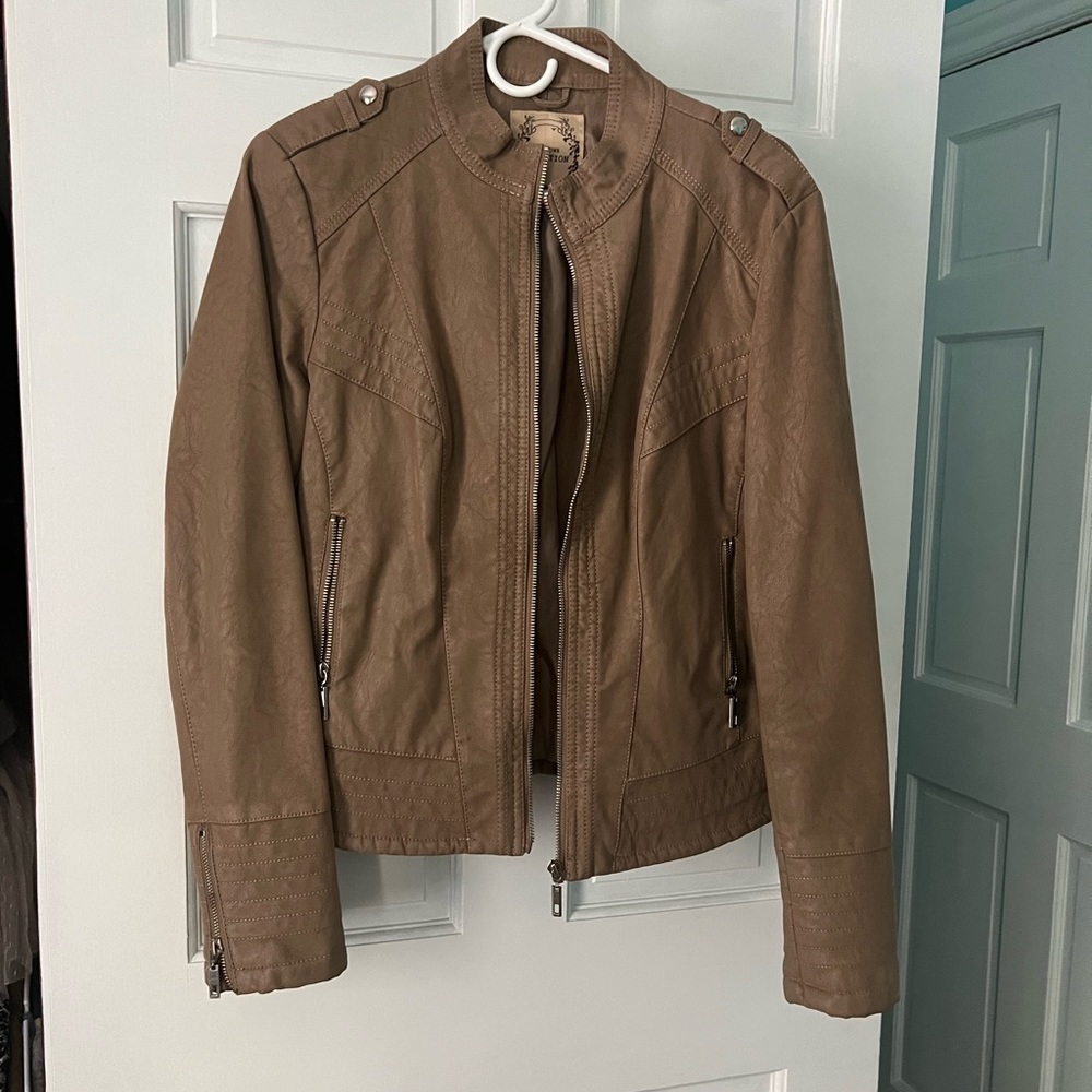 Form-fitting Brown Rubbed Leather Jacket